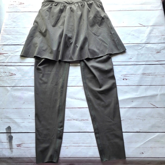 Spanx Booty Boost Skirt Leggings Olive Green Sz XS - Picture 5 of 7